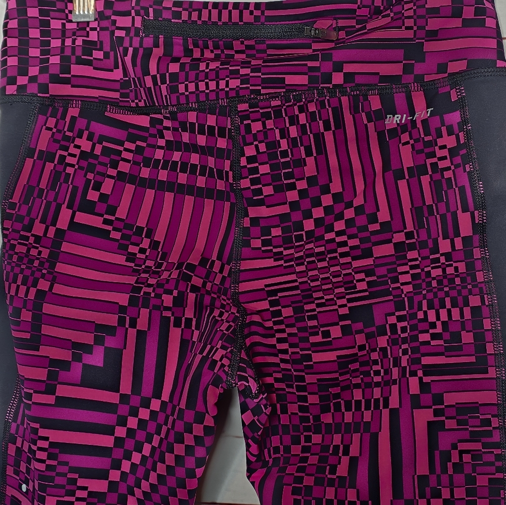 Nike Epic Lux Dri-Fit Tight Fit Capri Leggings - Picture 5 of 14